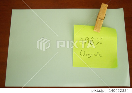 100 porcent Organic concept with handwritten note on light green background. 100 porcent Organic concept with handwritten note on light green background. 140432824