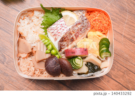 彩り豊かな日本の和食ランチボックス 彩り豊かな日本の和食ランチボックス 140433292