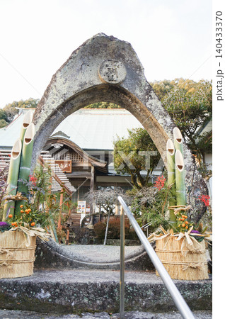 人吉市で静寂と歴史を感じる石水寺と美しい山間の風景 人吉市で静寂と歴史を感じる石水寺と美しい山間の風景 140433370