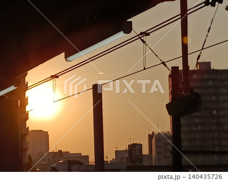 夕陽に結ばれた街 夕陽に結ばれた街 140435726