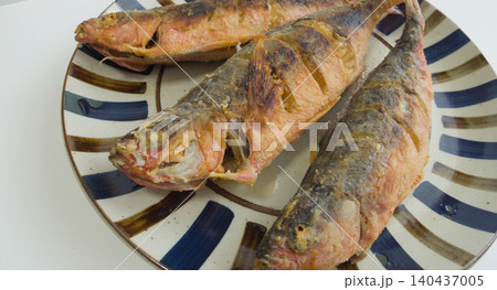 沖縄名物グルクンの唐揚げ|香ばしく揚げた郷土料理/Deep-Fried Gurukun 沖縄名物グルクンの唐揚げ|香ばしく揚げた郷土料理/Deep-Fried Gurukun 140437005