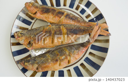 沖縄名物グルクンの唐揚げ|香ばしく揚げた郷土料理/Deep-Fried Gurukun 沖縄名物グルクンの唐揚げ|香ばしく揚げた郷土料理/Deep-Fried Gurukun 140437023