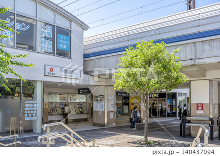不動前駅の改札口と駅舎風景｜東京都品川区の都市景観 140437094