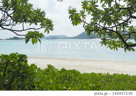 曇りの阿真ビーチの美しい風景 夏風景 曇りの阿真ビーチの美しい風景 夏風景 140437230