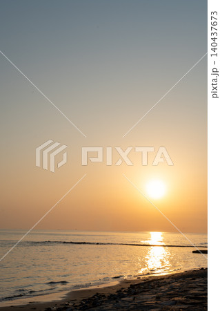 海に沈む夕日 海に沈む夕日 140437673