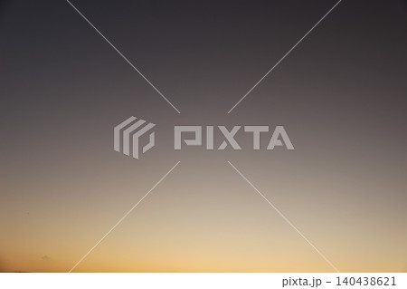 マジックアワー 空 グラデーション トワイライト 夕焼け コピースペース 背景素材 エモーショナル マジックアワー 空 グラデーション トワイライト 夕焼け コピースペース 背景素材 エモーショナル 140438621