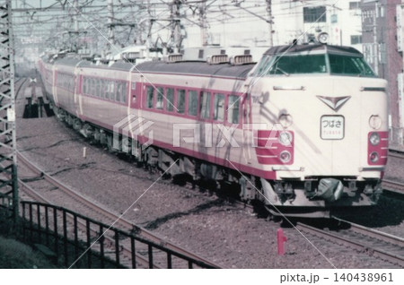 1970年代の国鉄L特急つばさ485系200番台電車の走行シーン 1970年代の国鉄L特急つばさ485系200番台電車の走行シーン 140438961