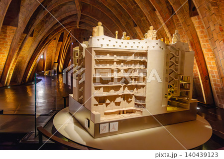 スペイン ガウディ カサ・ミラ展示模型 スペイン ガウディ カサ・ミラ展示模型 140439123