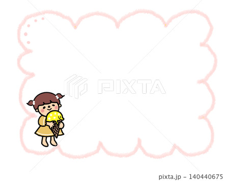 大きなアイスを抱えたゆるふわでカワイイ女の子のイラストフレーム、吹き出し、メモ 大きなアイスを抱えたゆるふわでカワイイ女の子のイラストフレーム、吹き出し、メモ 140440675