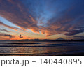 茅ケ崎海岸から見る夕景と富士山 140440895