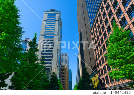 【東京都】5月・大手町駅前の高層ビル 【東京都】5月・大手町駅前の高層ビル 140441489