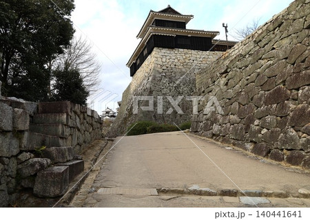 愛媛県松山市にある松山城の場内風景 愛媛県松山市にある松山城の場内風景 140441641