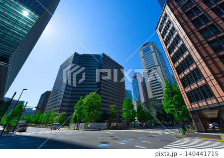 【東京都】5月・大手町の高層ビル街 140441715