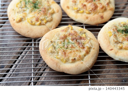米粉と豆腐のグルテンフリーパン 手作りチーズツナコーンパン 米粉と豆腐のグルテンフリーパン 手作りチーズツナコーンパン 140443345
