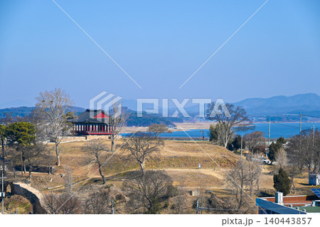 【韓国/ポリョン市】韓国西海岸・忠清水営城の丘の風景 【韓国/ポリョン市】韓国西海岸・忠清水営城の丘の風景 140443857