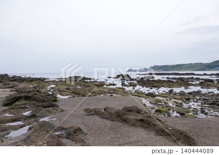 梅雨時期の和田長浜海水浴場 梅雨時期の和田長浜海水浴場 140444089