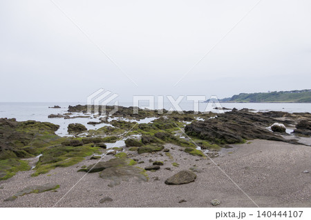 梅雨時期の和田長浜海水浴場 梅雨時期の和田長浜海水浴場 140444107