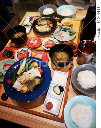 ご飯炊き方違いを食べ比べできる食堂 140444114