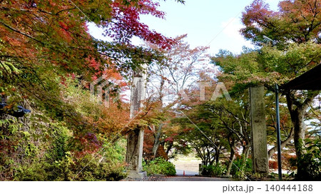 円通寺の境内の紅葉の風景 丹波紅葉三山のひとつ 兵庫県丹波市 円通寺の境内の紅葉の風景 丹波紅葉三山のひとつ 兵庫県丹波市 140444188