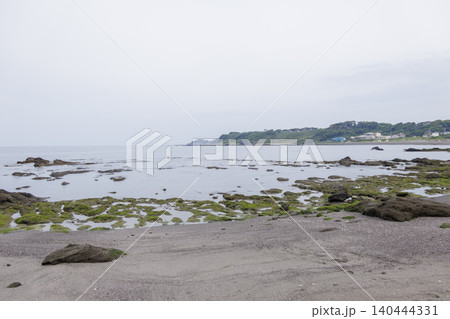 梅雨時期の和田長浜海水浴場 梅雨時期の和田長浜海水浴場 140444331
