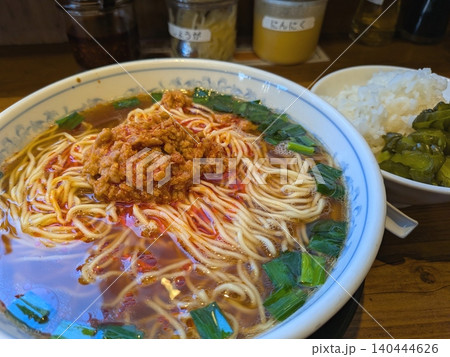 台湾ラーメンとご飯のセット　町中華のランチ 140444626