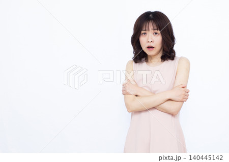 冷え性の女性 140445142