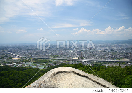 交野山(観音岩から大阪市街を望む)　【大阪府交野市】 140445245