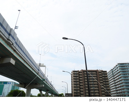 マンションと高速道路のある都市風景|辰巳 マンションと高速道路のある都市風景|辰巳 140447171