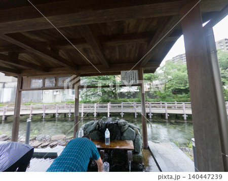 水の都・西条市の美しい湧き水(うちぬき)の水辺と6月の風景 愛媛県 水の都・西条市の美しい湧き水(うちぬき)の水辺と6月の風景 愛媛県 140447239