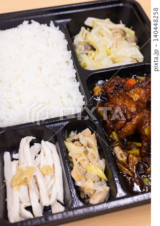 おいしい黒酢酢豚の中華弁当 140448258