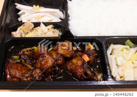 おいしい黒酢酢豚の中華弁当 140448262