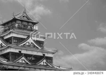モノクロームで見る広島城の天守閣 140448874