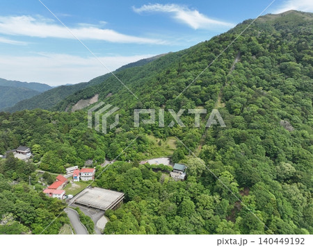 剣山登山口見ノ越と登山リフト周辺の空撮風景 剣山登山口見ノ越と登山リフト周辺の空撮風景 140449192