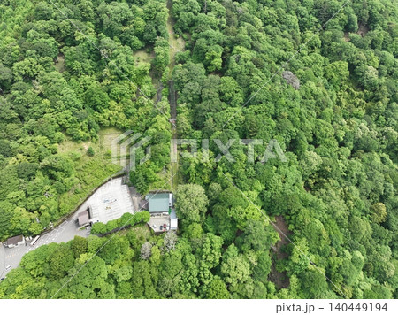 剣山登山口見ノ越と登山リフト周辺の空撮風景 剣山登山口見ノ越と登山リフト周辺の空撮風景 140449194
