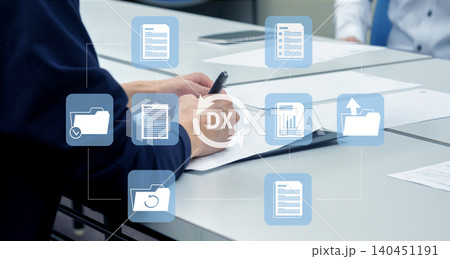 DXによる社内業務改善とデジタルネットワークのビジネスイメージ 140451191
