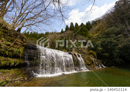 涼しげな小矢部市の宮島峡の二の滝 涼しげな小矢部市の宮島峡の二の滝 140452114