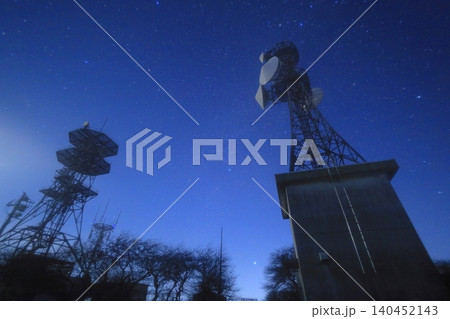 高ボッチ高原 満天の星空と電波塔 高ボッチ高原 満天の星空と電波塔 140452143