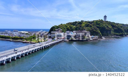 江の島へ向かう橋と青い海│湘南ドライブ風景 江の島へ向かう橋と青い海│湘南ドライブ風景 140452522