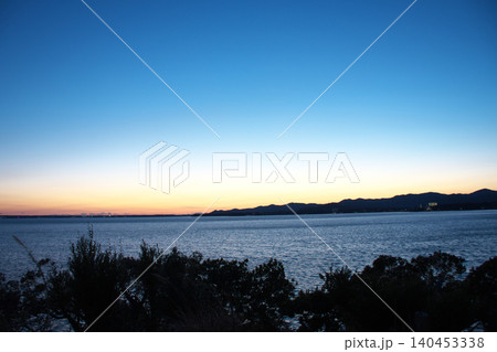 海に沈む夕日 海に沈む夕日 140453338