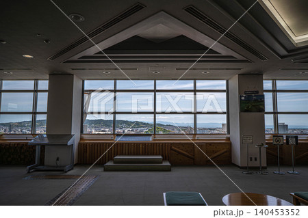 静岡県庁別館21階「富士山展望ロビー」の内観と木材装飾、駿河湾の眺望【静岡県静岡市葵区追手町】 静岡県庁別館21階「富士山展望ロビー」の内観と木材装飾、駿河湾の眺望【静岡県静岡市葵区追手町】 140453352