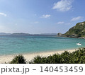 沖縄エメラルドグリーンの海と白砂のビーチ 140453459