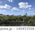 大阪城公園のお濠と青空に広がる都市景観 140453508