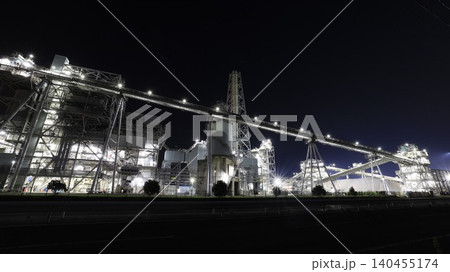 日本製紙石巻fEC雲雀野発電所(宮城県石巻市)の工場夜景 日本製紙石巻fEC雲雀野発電所(宮城県石巻市)の工場夜景 140455174