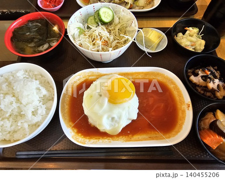 ハンバーグ定食 ハンバーグ定食 140455206