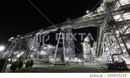 日本製紙石巻fEC雲雀野発電所（宮城県石巻市）の工場夜景 140455258
