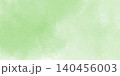さわやかな緑色の水彩絵の具が淡く画用紙に滲む背景イラスト 140456003