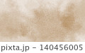 淡いベージュの水彩絵の具が画用紙に滲む背景イラスト 140456005