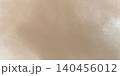 淡いベージュの水彩が画用紙に滲む背景イラスト 140456012