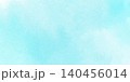 鮮やかな水色の水彩絵の具が淡く画用紙に滲む背景イラスト 140456014