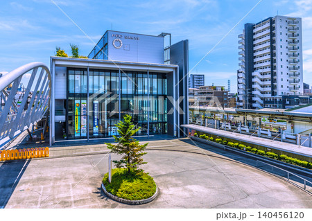 日本の相模原都市景観　JR横浜線　淵野辺駅や駅前の桜美林大学などを望む＝21日 140456120